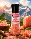 Himalaya Salz in Glasflasche mit Bergen im Hintergrund, natürlich und reich an Mineralien